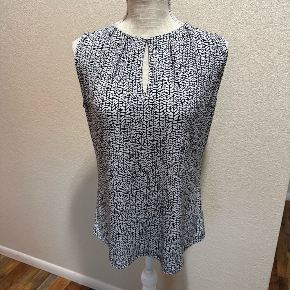 Liz Claiborne Black and White Patterned Blouse - Size Medium